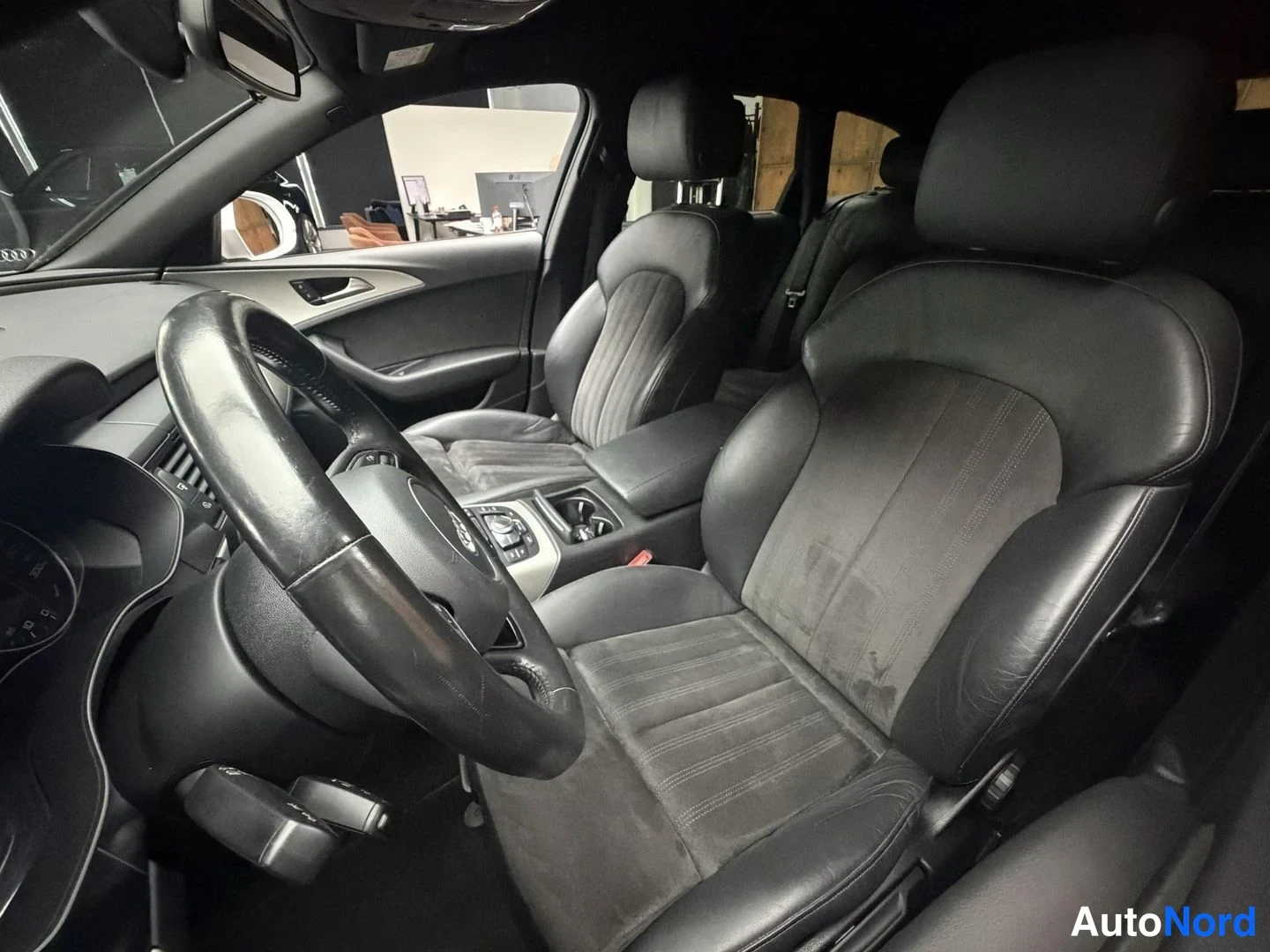 Valkoinen Audi A6 Avant 2016, etuistuimet, kuva 22