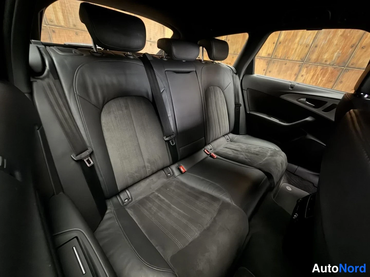 Valkoinen Audi A6 Avant 2016, takaistuimet, kuva 23