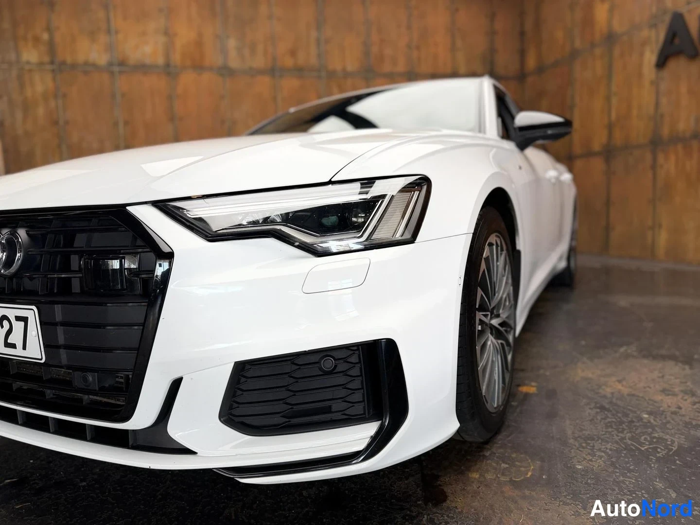 Valkoinen Audi A6 Avant 55 TFSI e 2020, etuviisto, keula vasemmalle, kuva 3