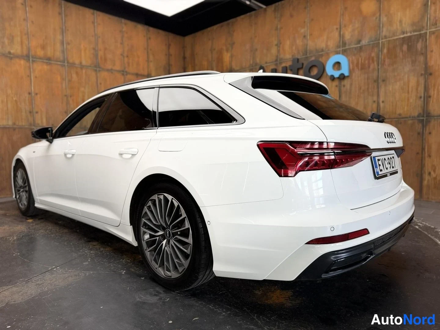 Valkoinen Audi A6 Avant 55 TFSI e 2020, takaviisto, kuva 11