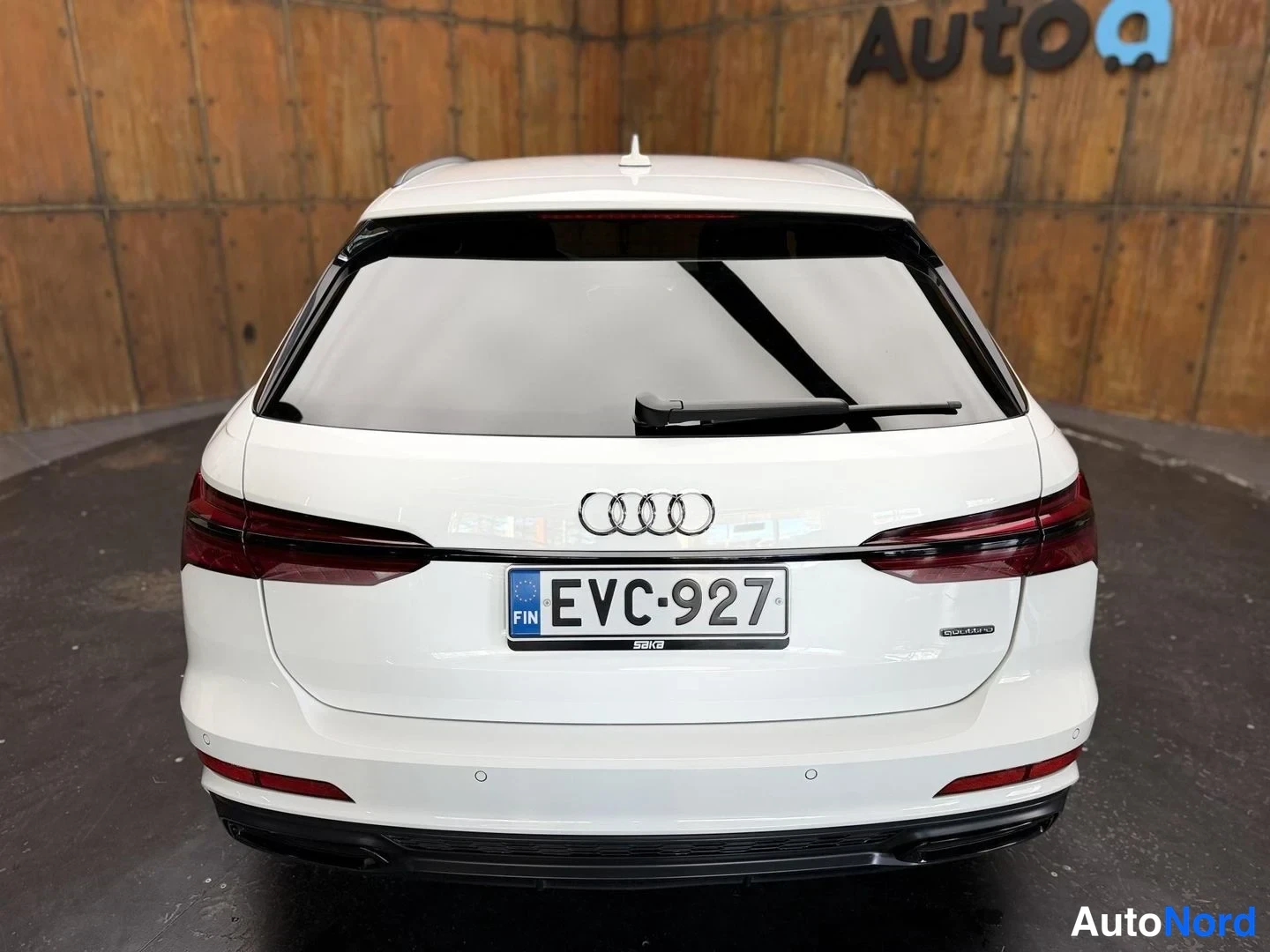 Valkoinen Audi A6 Avant 55 TFSI e 2020, takaa, kuva 17
