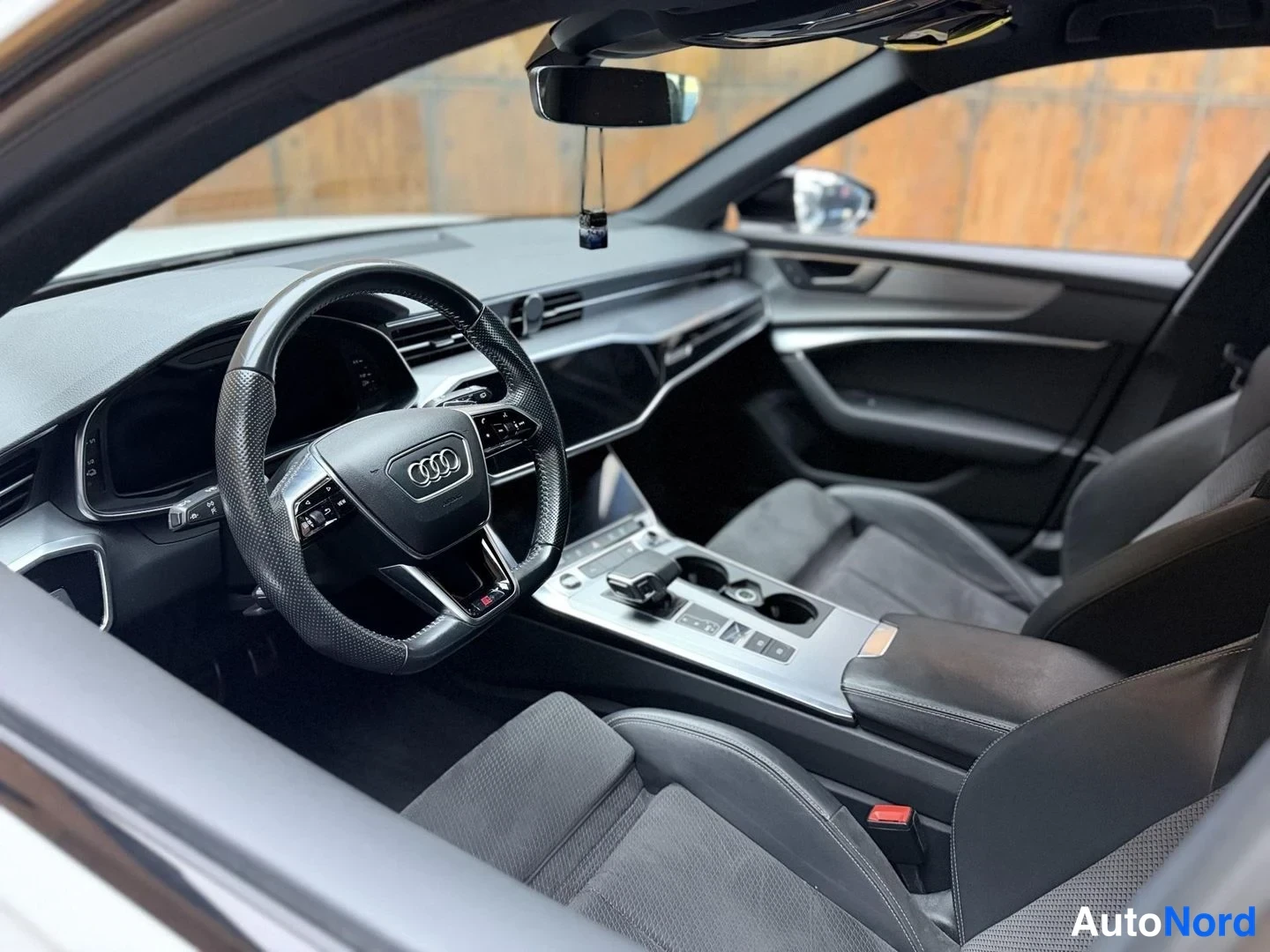 Valkoinen Audi A6 Avant 55 TFSI e 2020, ohjaamo, kuva 18