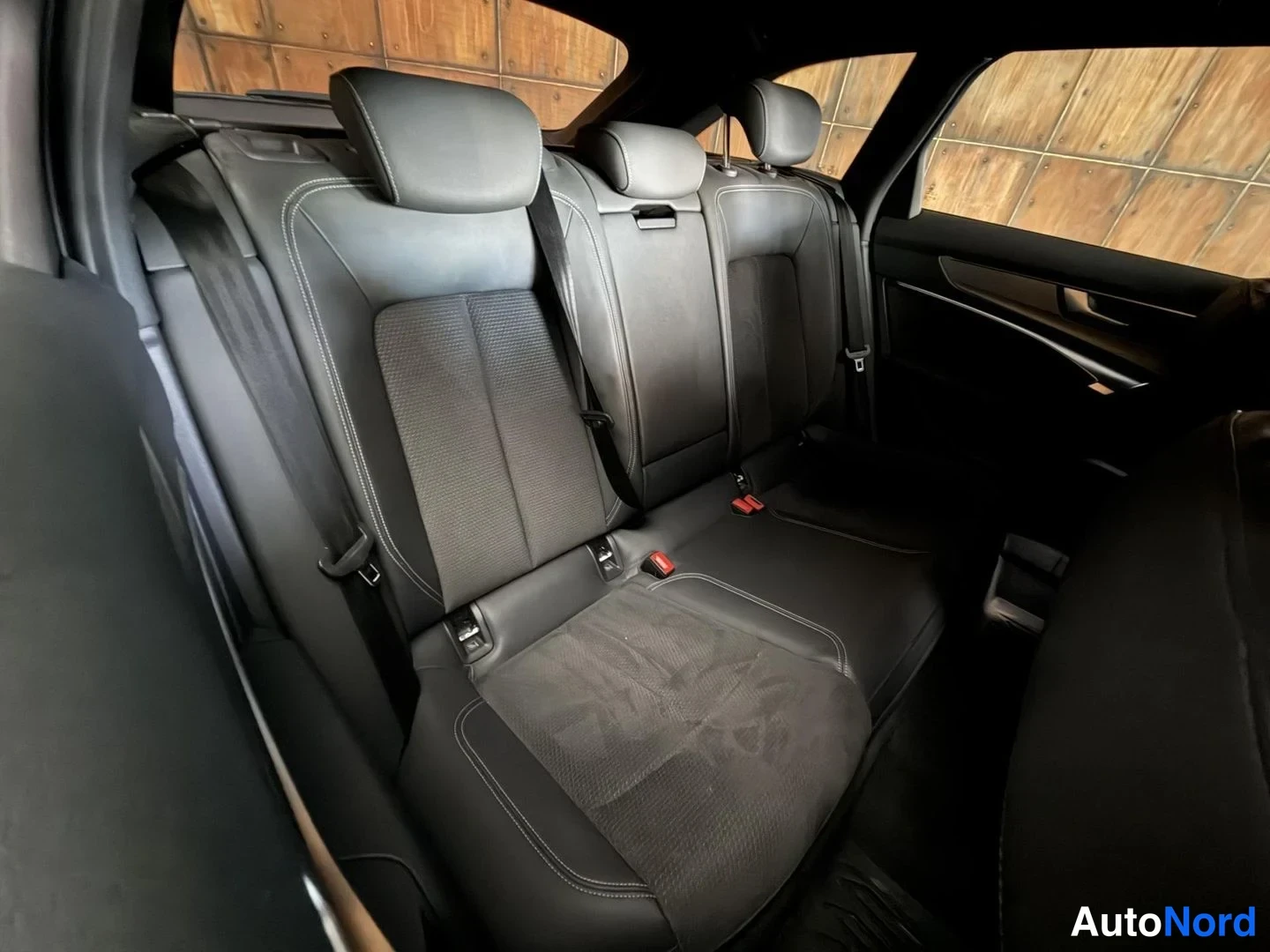 Valkoinen Audi A6 Avant 55 TFSI e 2020, takaistuimet, kuva 24