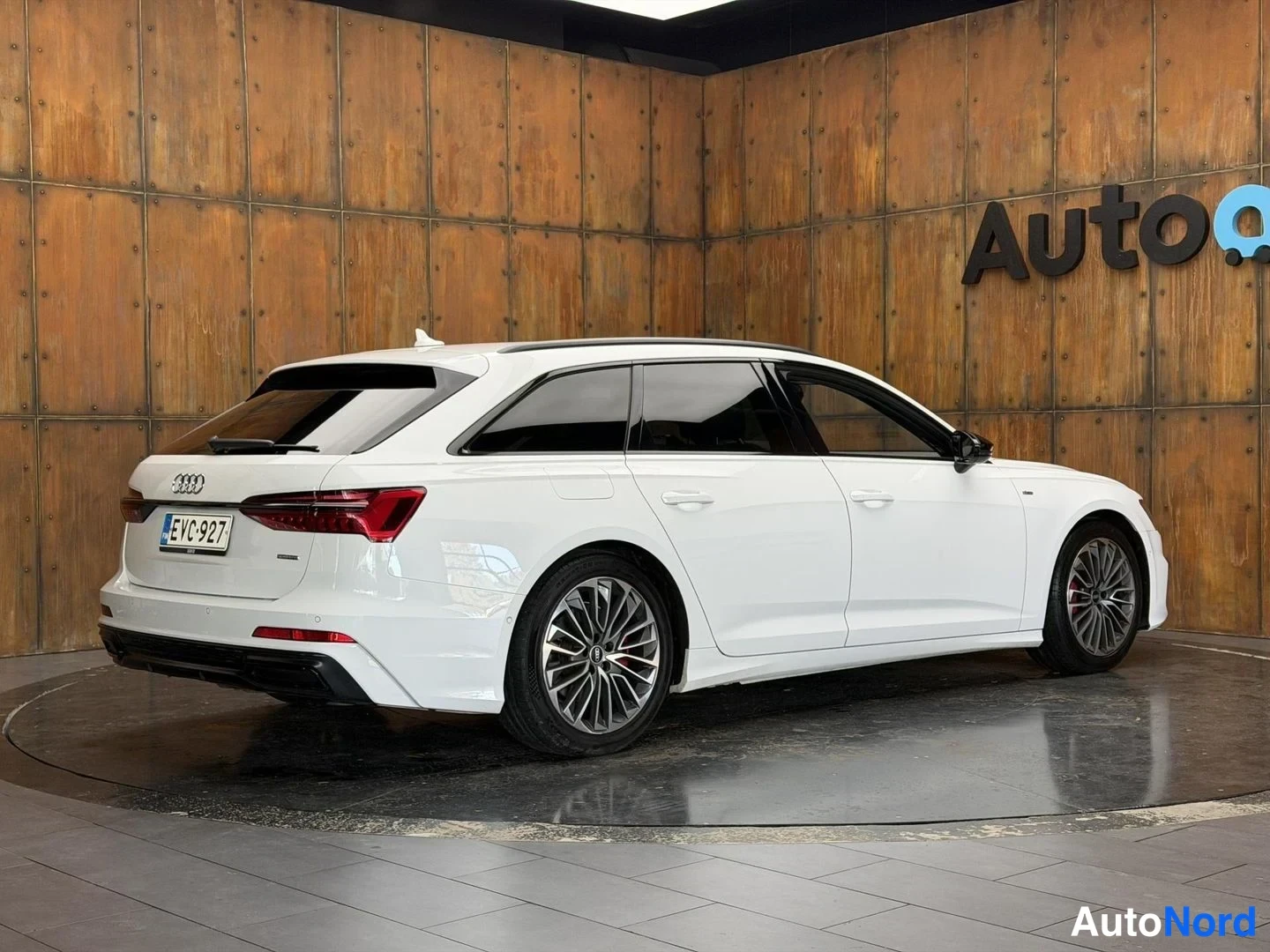 Valkoinen Audi A6 Avant 55 TFSI e 2020, takaviisto, kuva 13