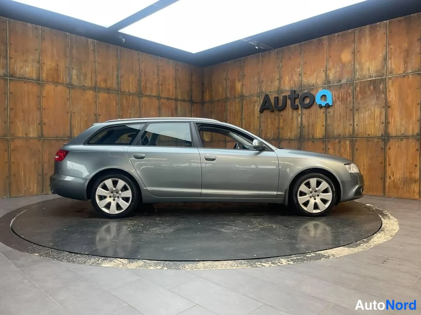 Harmaa Audi A6 2009, etuviisto, keula oikealle, kuva 3