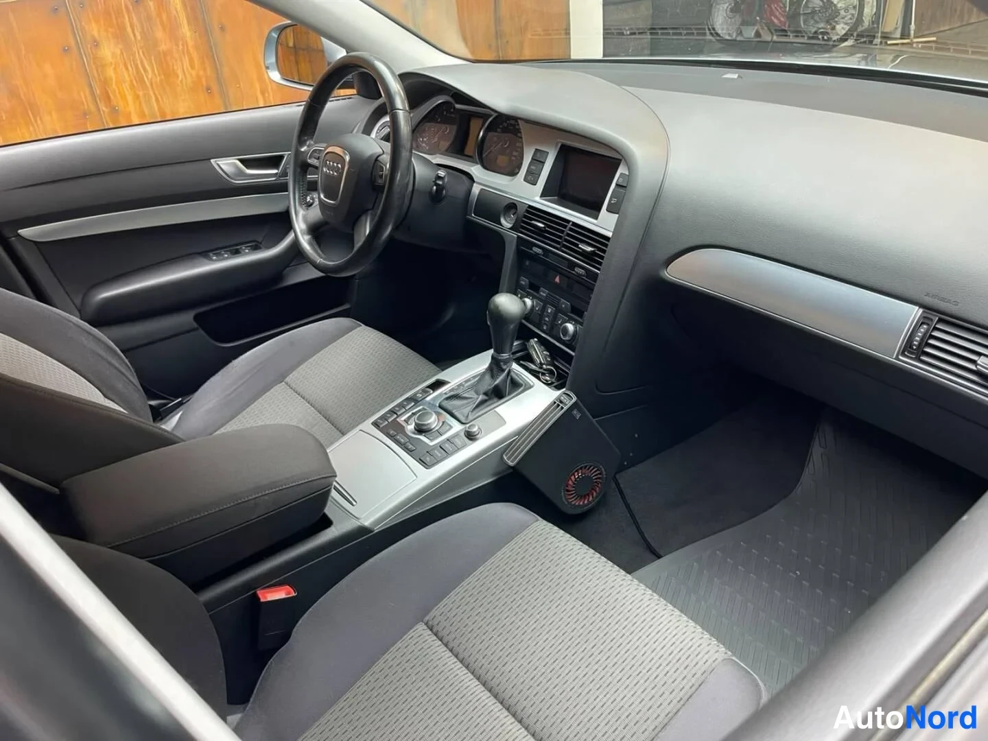 Harmaa Audi A6 2009, ohjaamo, kuva 15