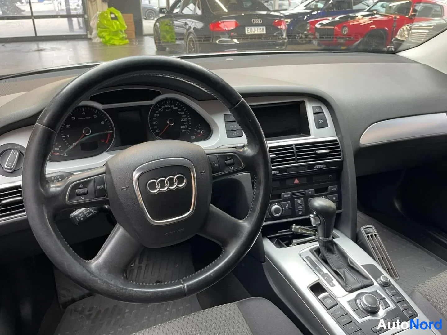 Harmaa Audi A6 2009, ohjaamo, kuva 16