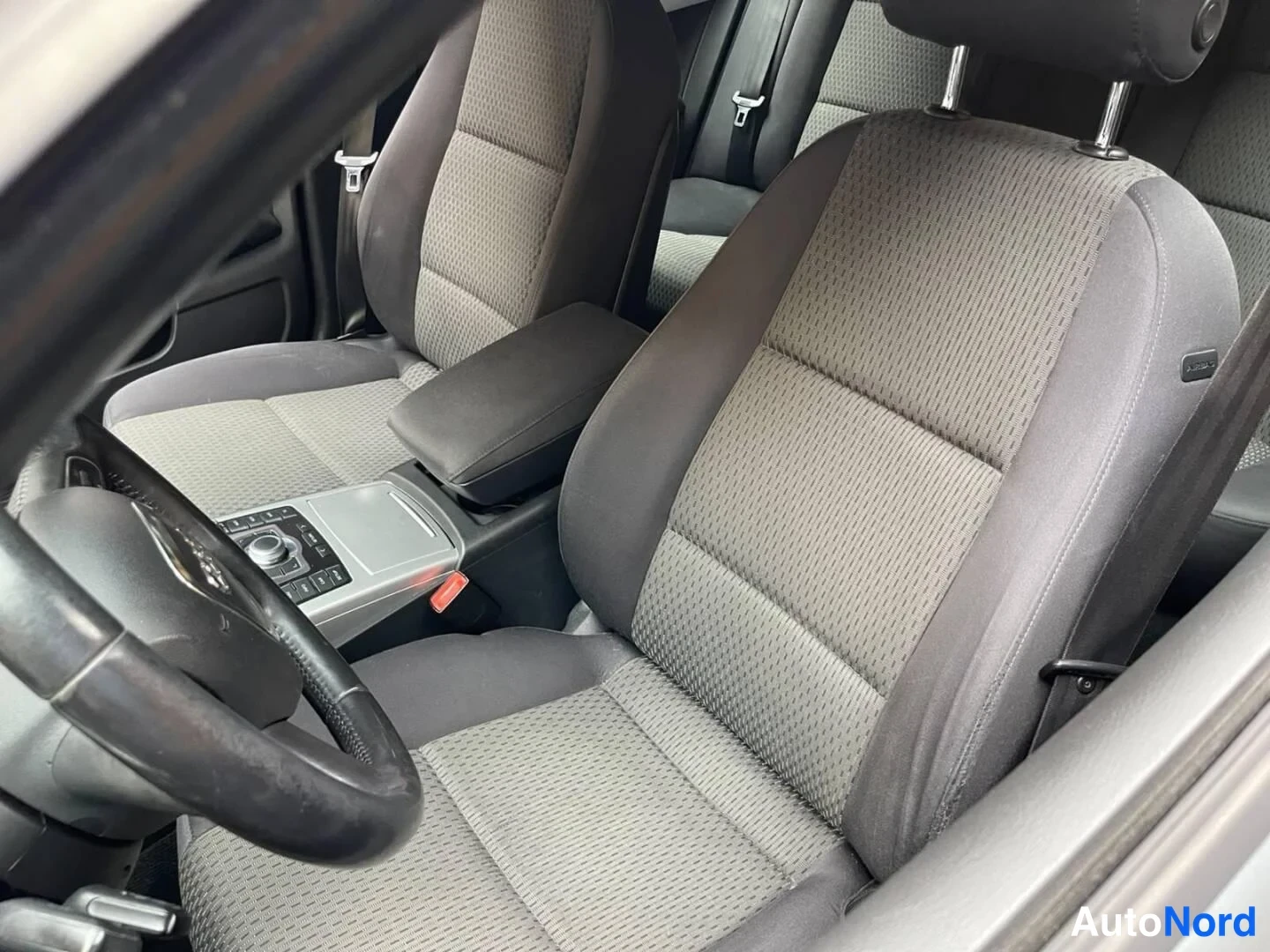 Harmaa Audi A6 2009, etuistuimet, kuva 18