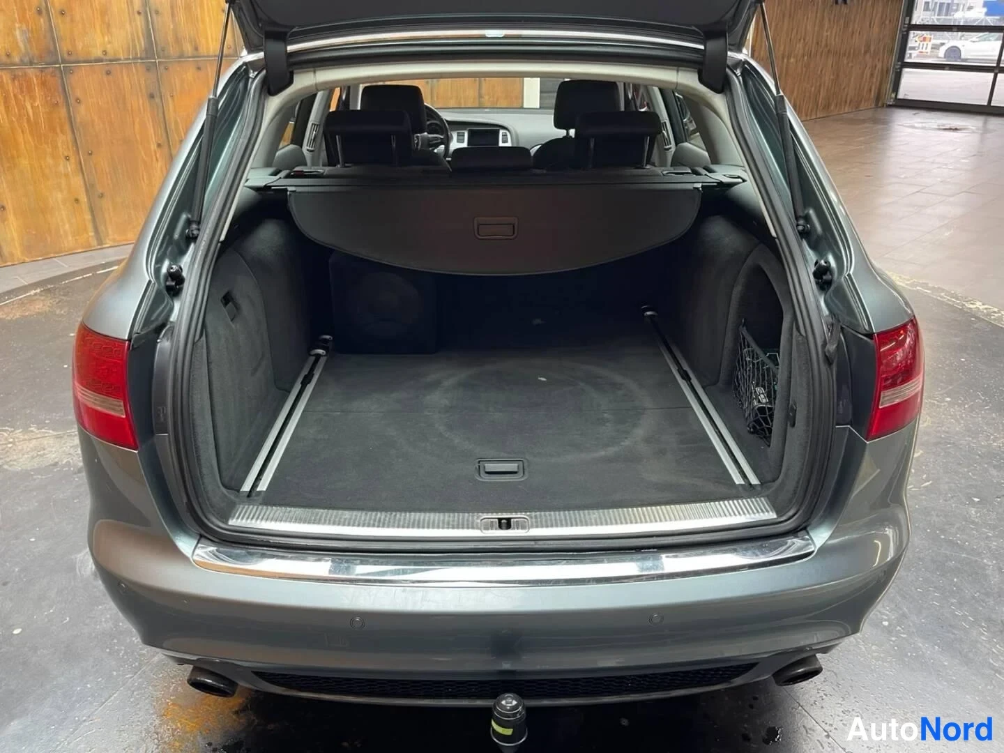 Harmaa Audi A6 2009, tavaratila, kuva 21