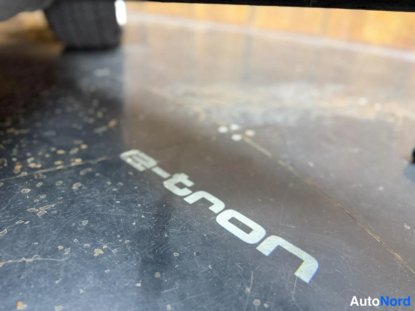 Musta Audi e-tron S 2021, yksityiskohta, kuva 33