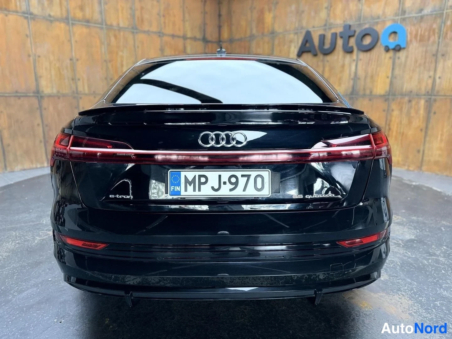 Musta Audi e-tron S 2021, takaa, kuva 16