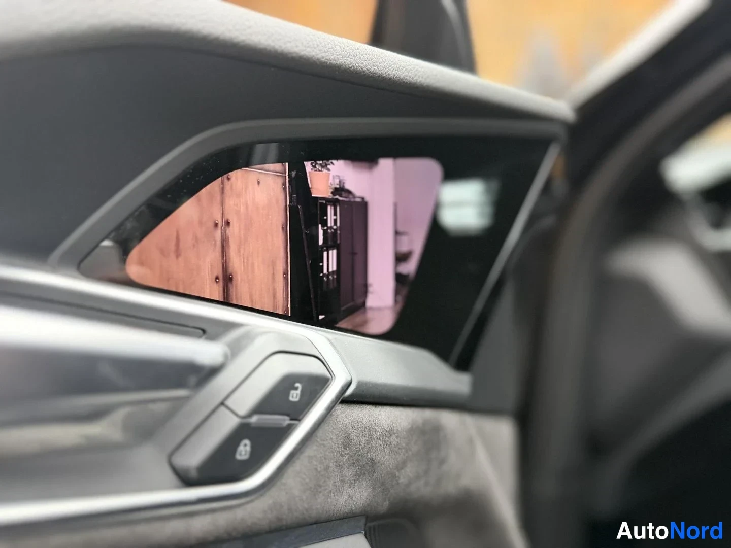 Musta Audi e-tron S 2021, yksityiskohta, kuva 28