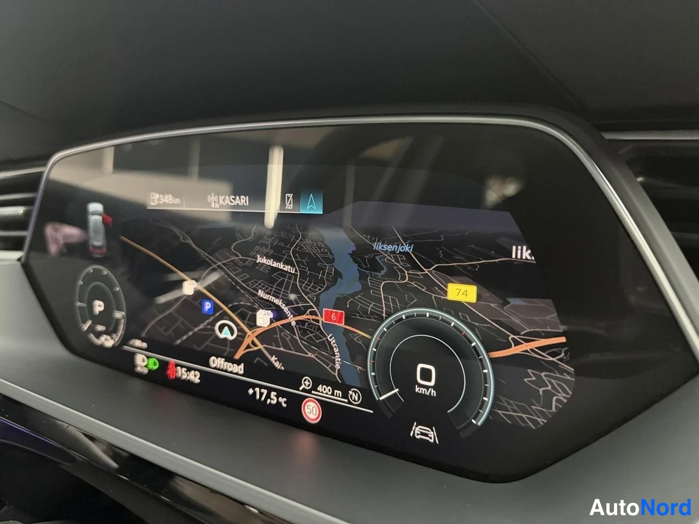 Musta Audi e-tron S 2021, yksityiskohta, kuva 29