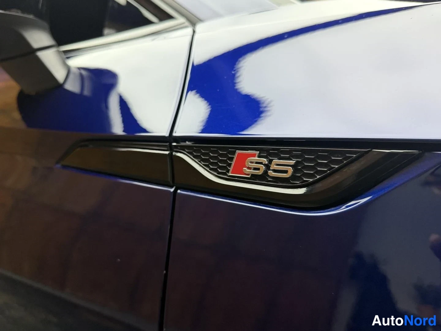 Sininen Audi S5 2016, yksityiskohta, kuva 24