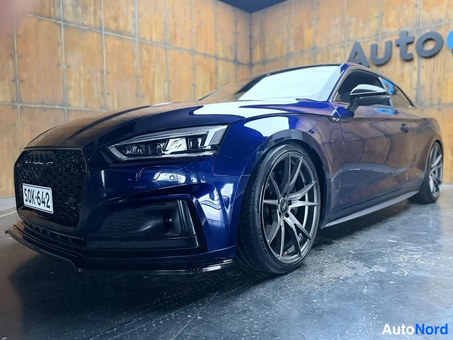 Sininen Audi S5 2016, etuviisto, keula vasemmalle, kuva 3