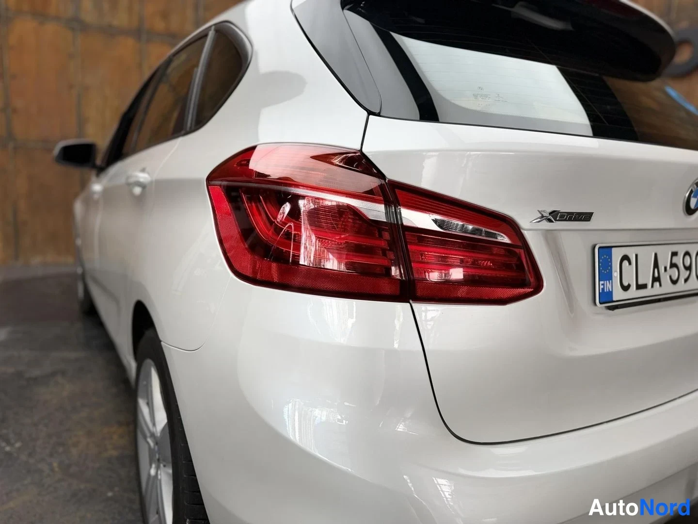 Valkoinen BMW 218d xDrive 2018, takaviisto, kuva 13