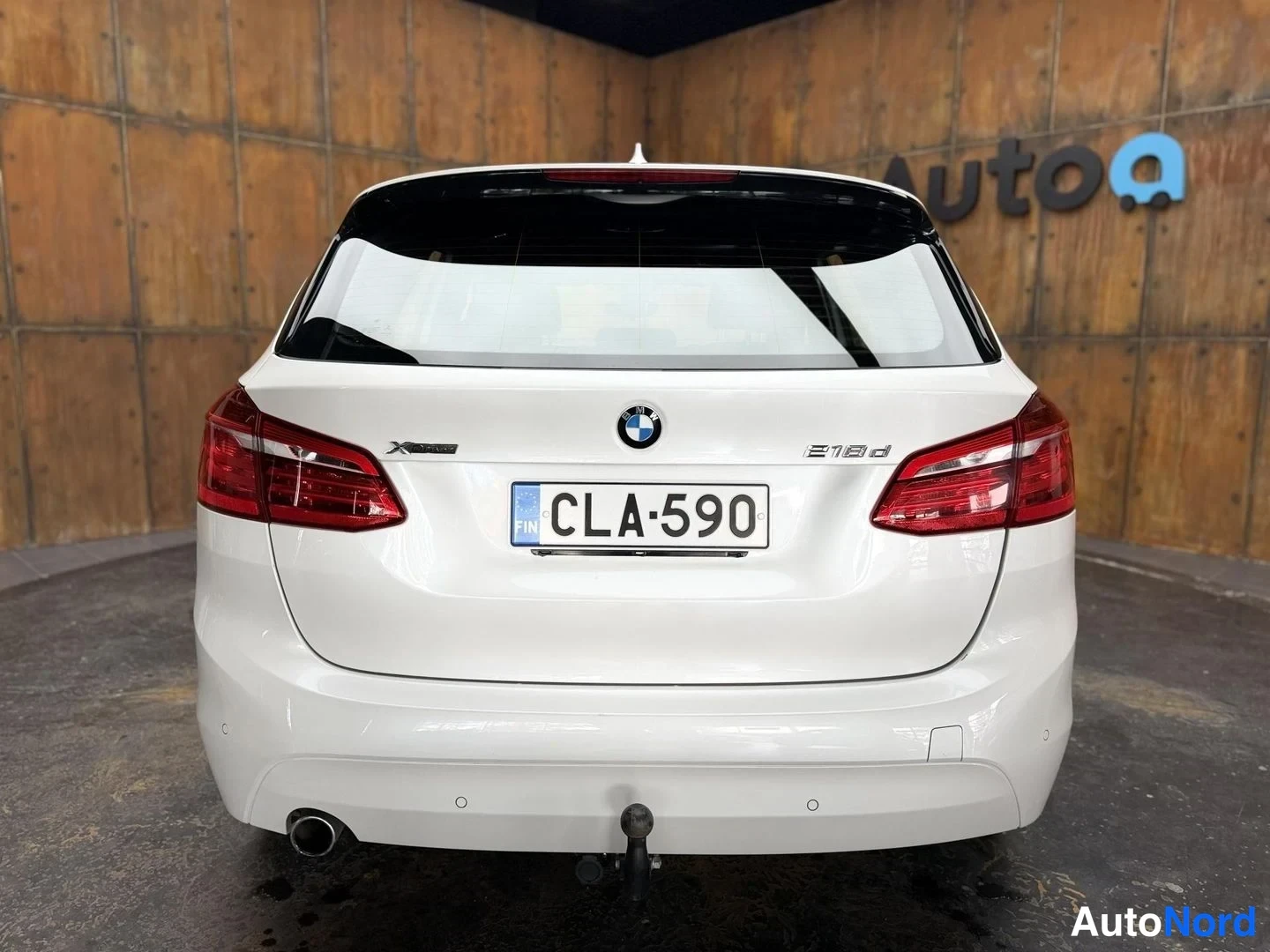 Valkoinen BMW 218d xDrive 2018, takaa, kuva 14