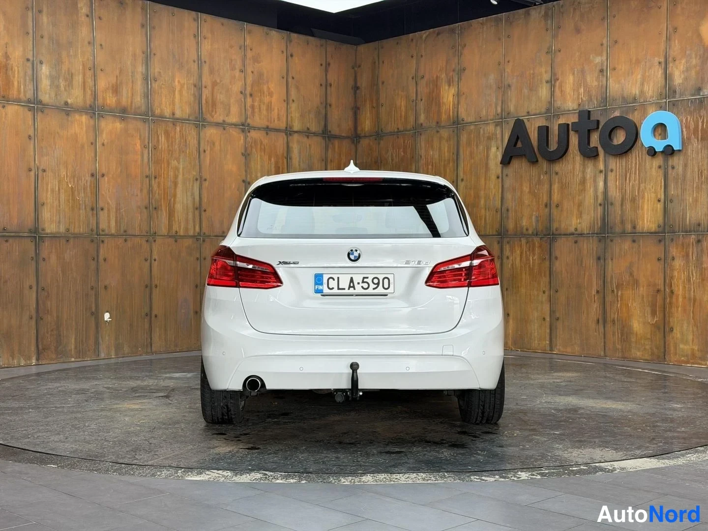 Valkoinen BMW 218d xDrive 2018, takaa, kuva 15