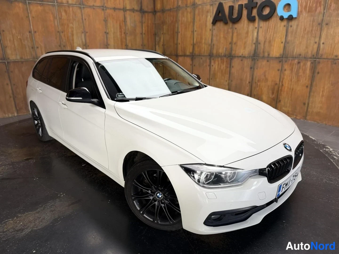 Valkoinen BMW 320d xDrive 2017, etuviisto, keula oikealle, kuva 6