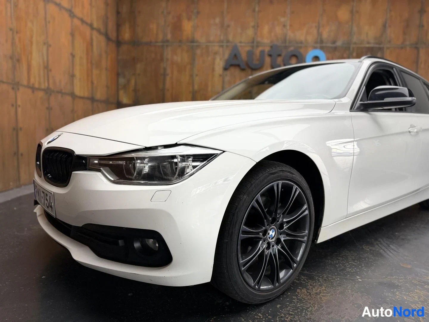 Valkoinen BMW 320d xDrive 2017, etuviisto, keula vasemmalle, kuva 3