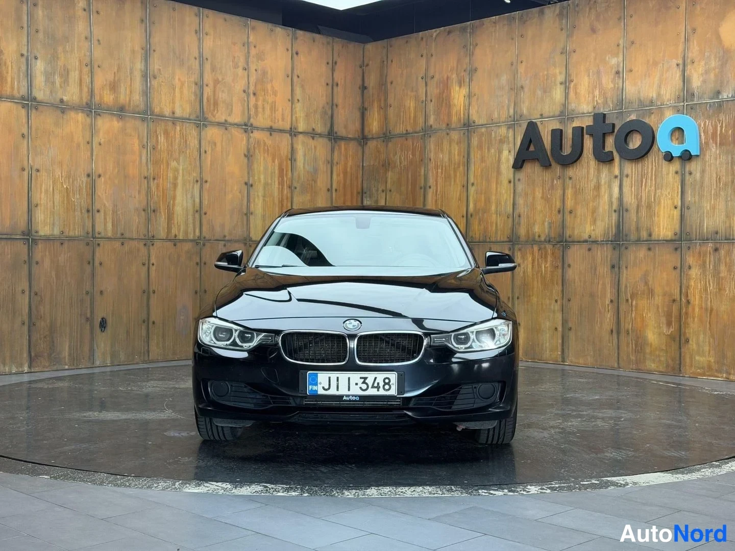 Musta BMW 320i 2012, edestä, kuva 8