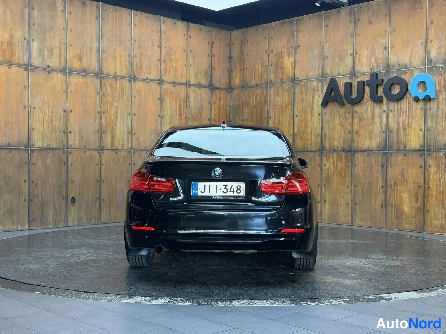 Musta BMW 320i 2012, takaa, kuva 15