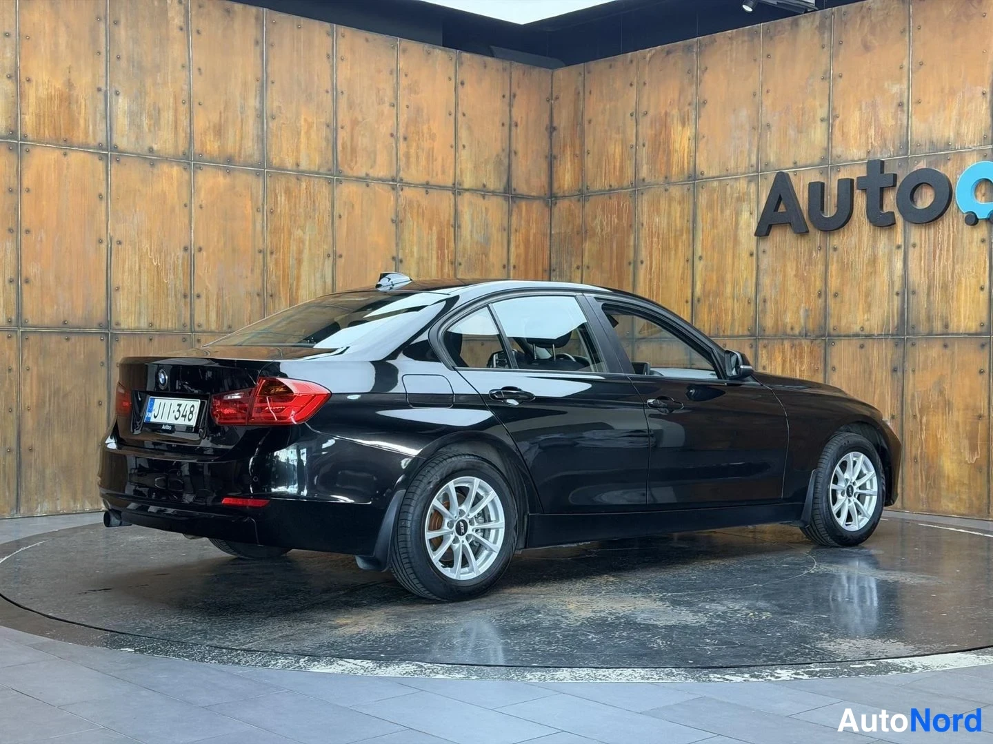 Musta BMW 320i 2012, takaviisto, kuva 13