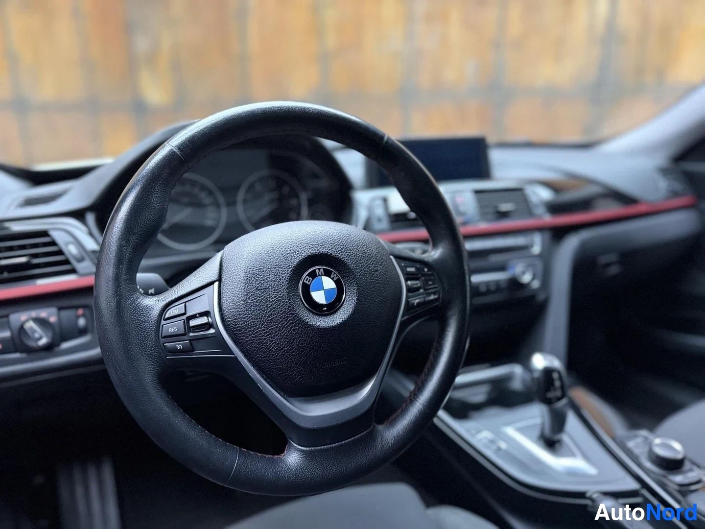 Valkoinen BMW 320d 2015, yksityiskohta, kuva 23