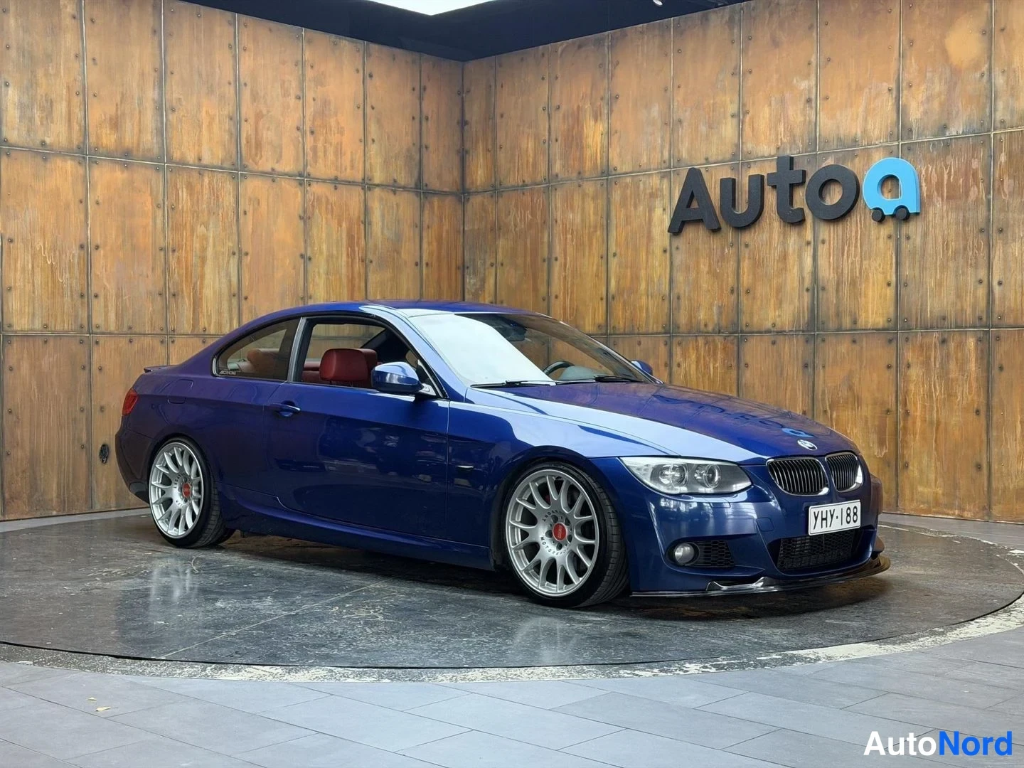 Sininen BMW 335i xDrive 2012, etuviisto, keula oikealle, kuva 5