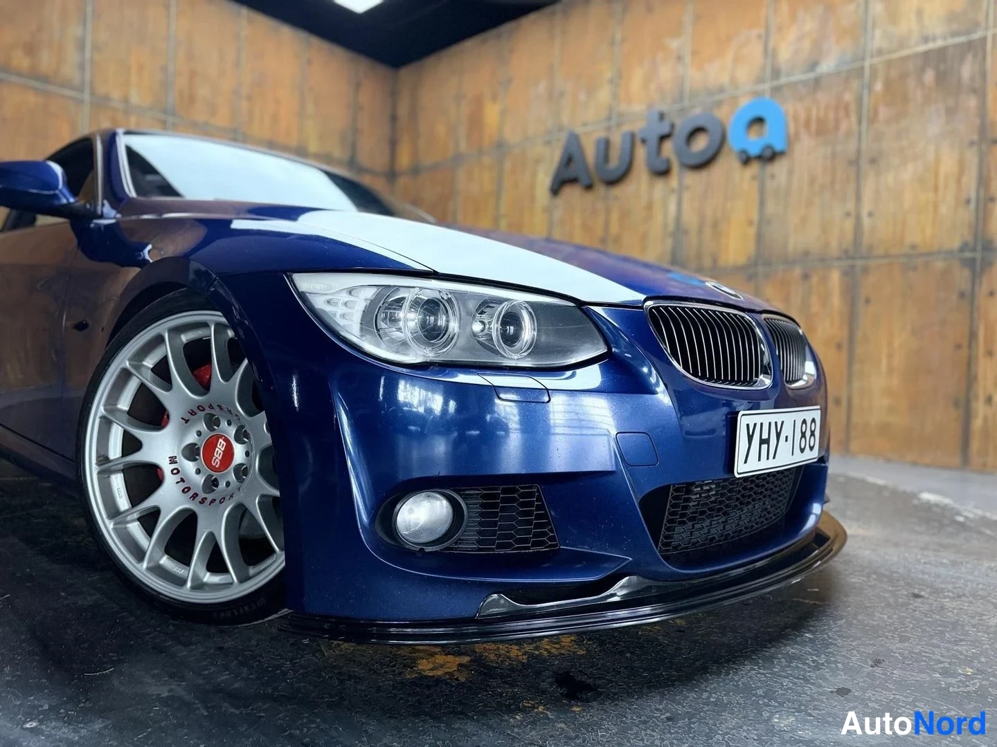Sininen BMW 335i xDrive 2012, etuviisto, keula oikealle, kuva 7
