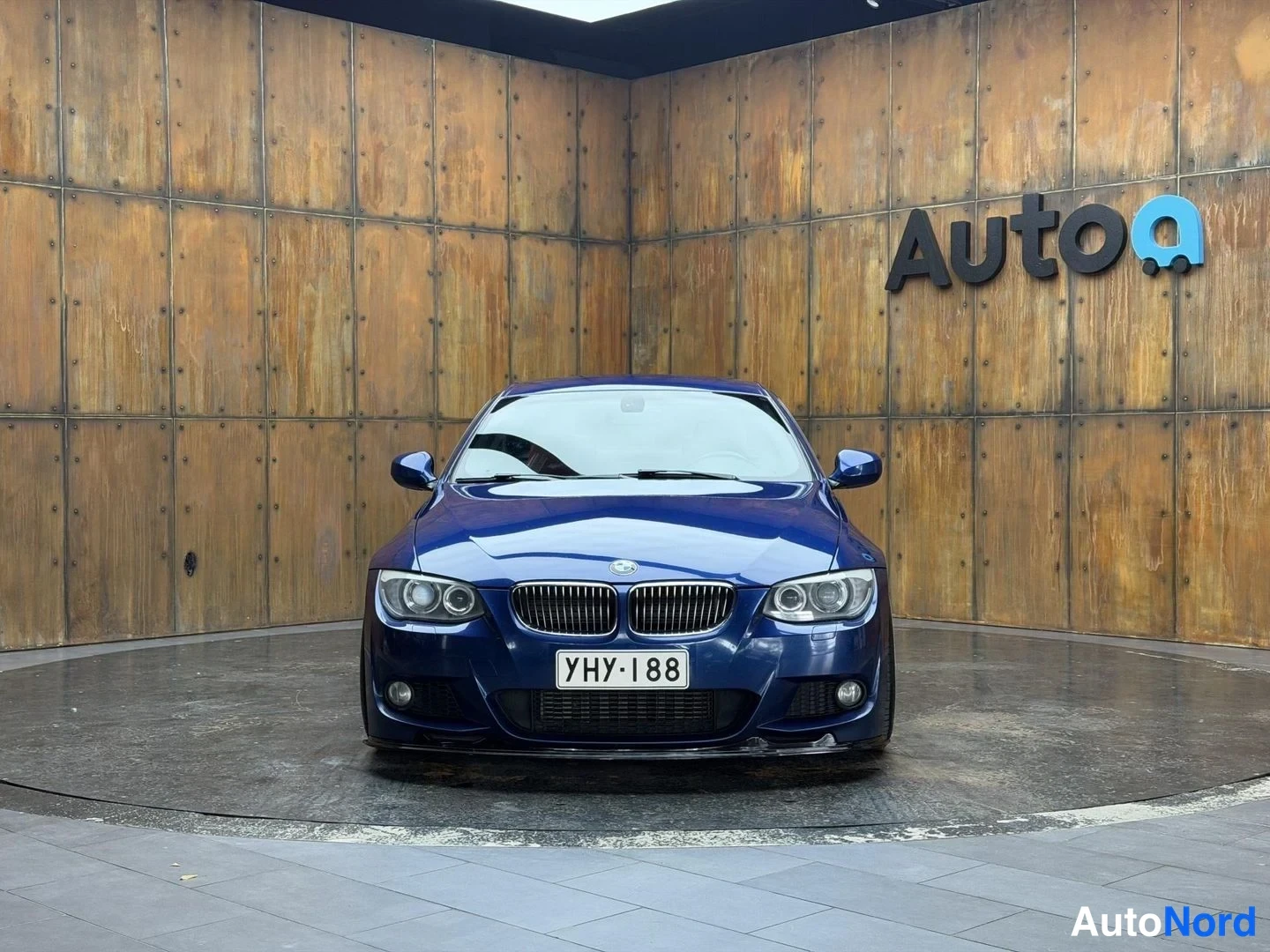 Sininen BMW 335i xDrive 2012, edestä, kuva 9