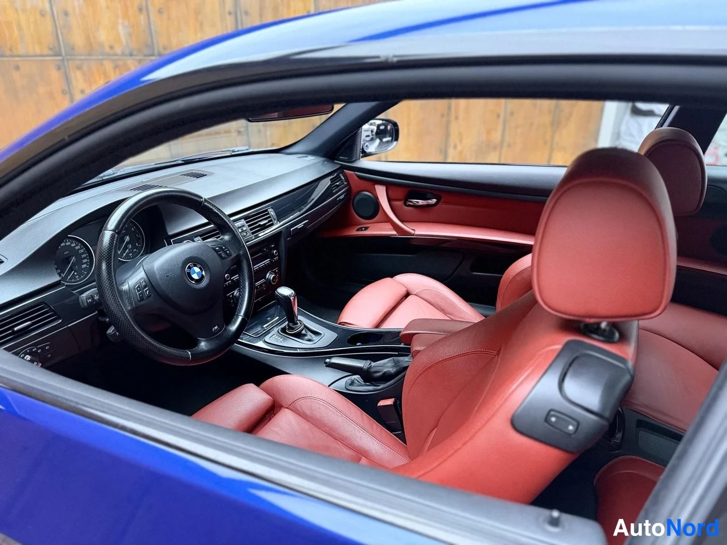 Sininen BMW 335i xDrive 2012, ohjaamo, kuva 17