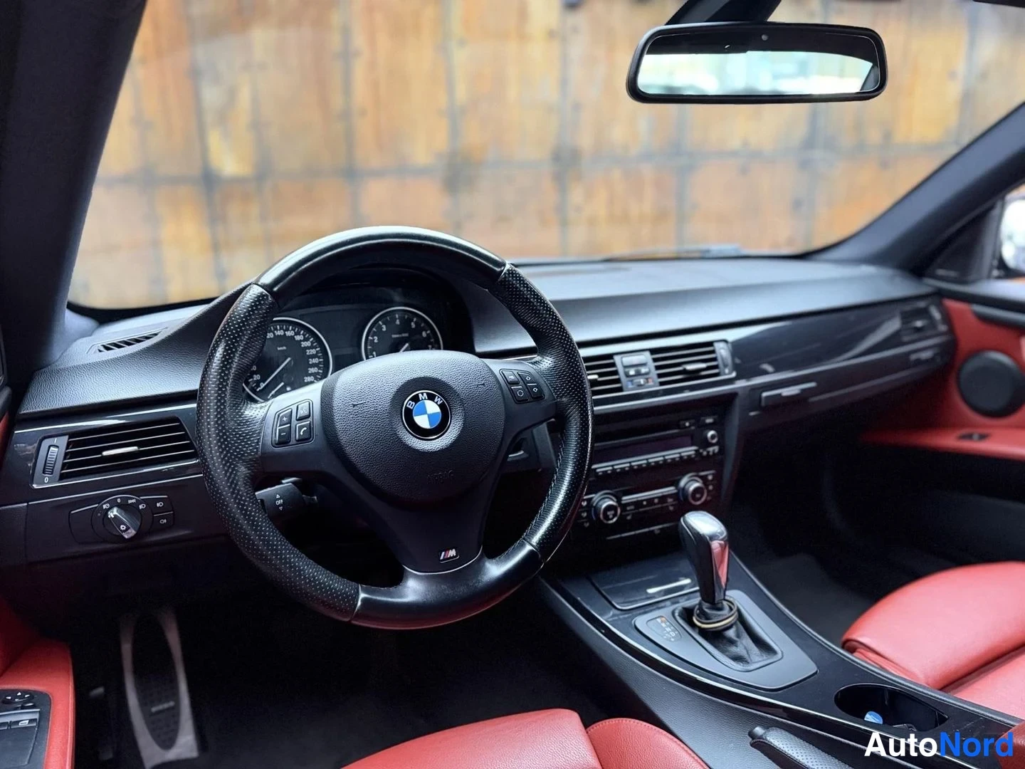 Sininen BMW 335i xDrive 2012, ohjaamo, kuva 18