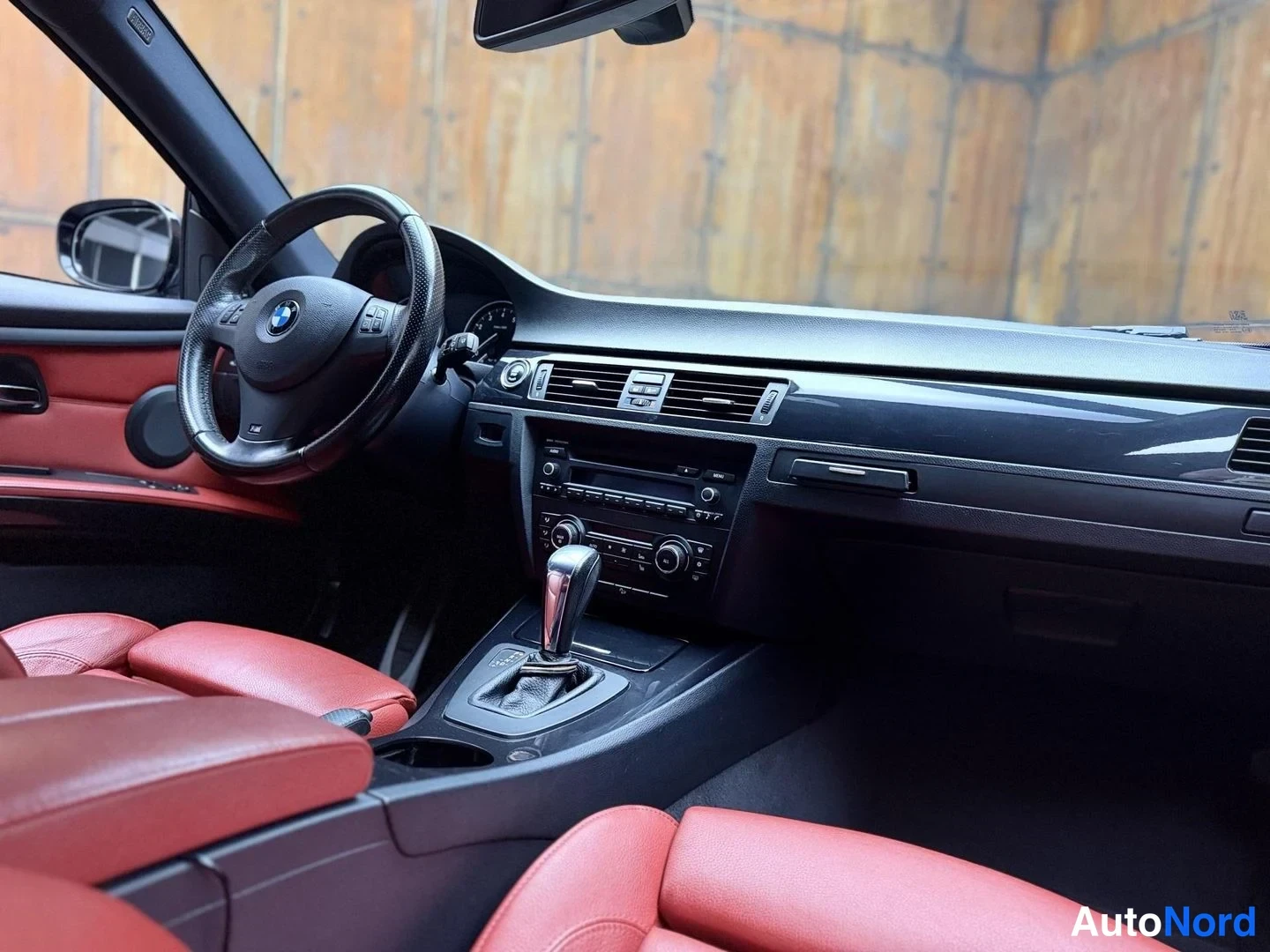 Sininen BMW 335i xDrive 2012, ohjaamo, kuva 19