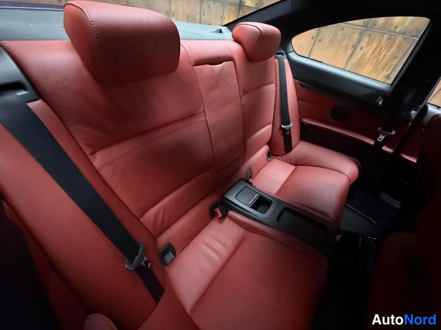 Sininen BMW 335i xDrive 2012, takaistuimet, kuva 22