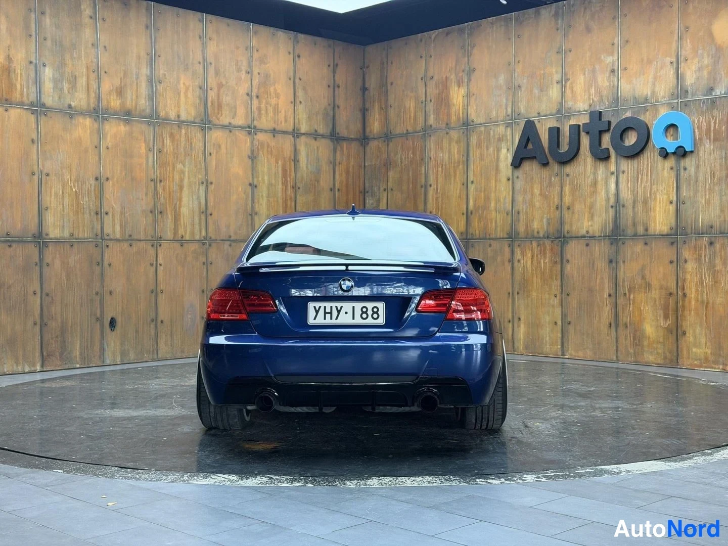 Sininen BMW 335i xDrive 2012, takaa, kuva 16