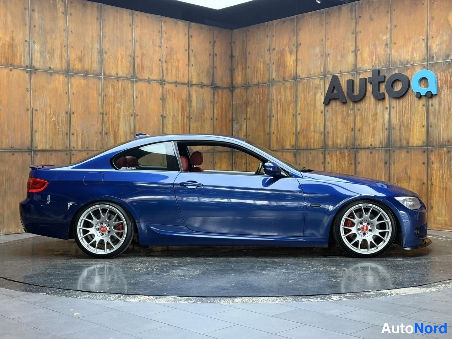 Sininen BMW 335i xDrive 2012, sivulta, kuva 10
