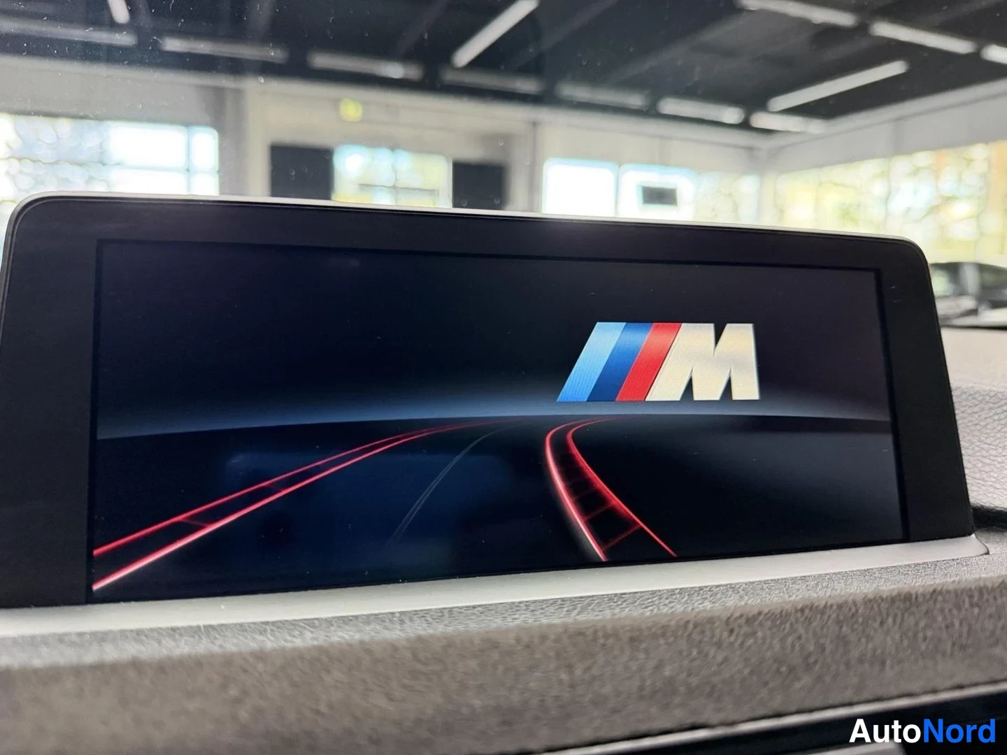 Valkoinen BMW 335i xDrive 2013, yksityiskohta, kuva 29