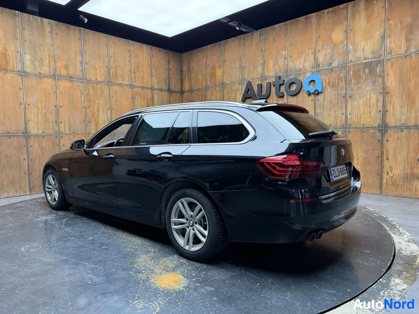 Musta BMW 520d xDrive 2014, takaviisto, kuva 19