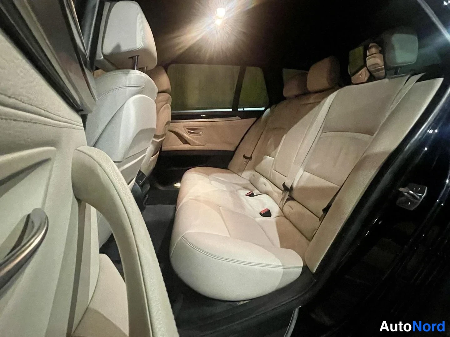 Musta BMW 520d xDrive 2014, takaistuimet, kuva 23