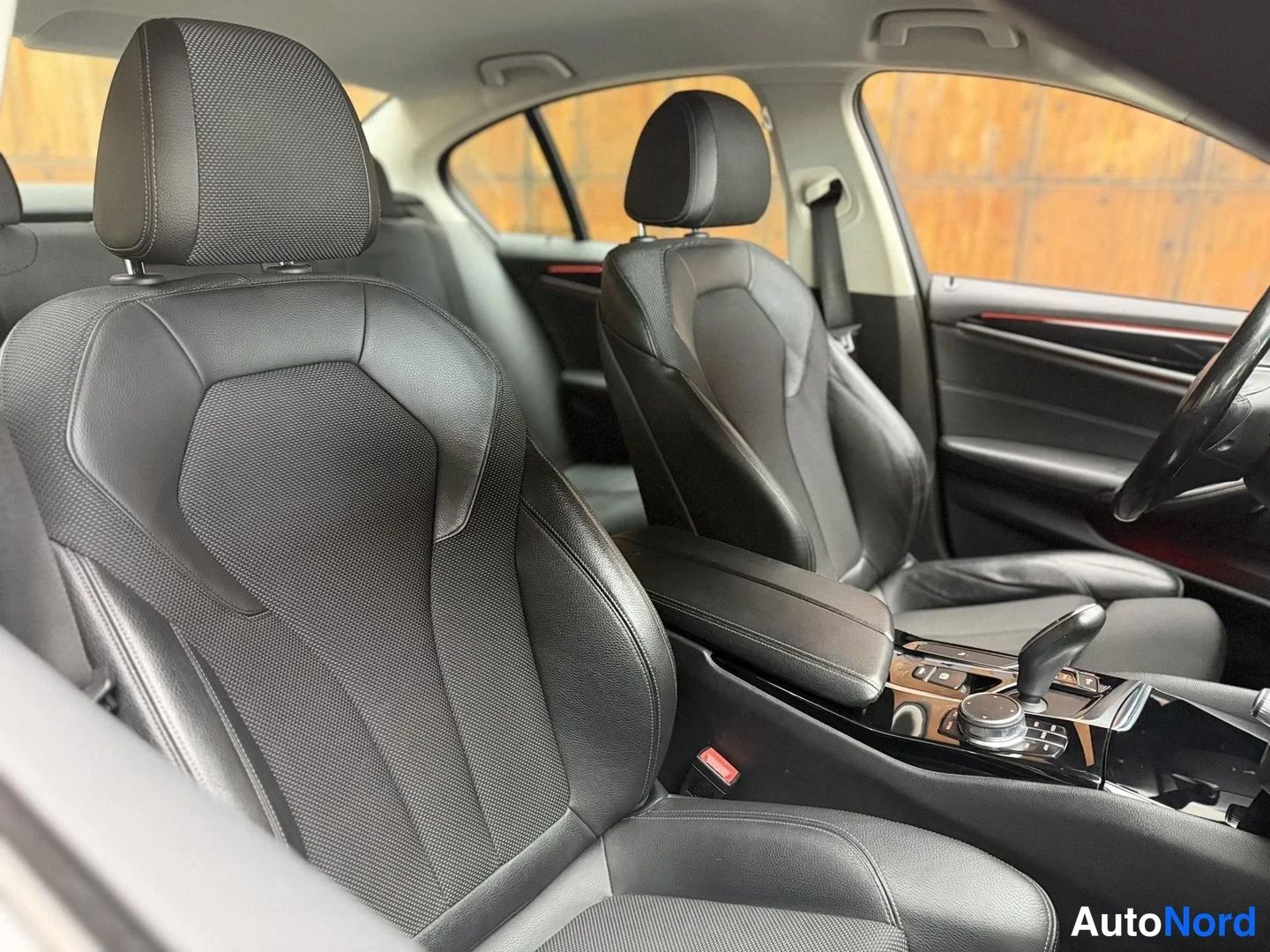Harmaa BMW 520d xDrive 2018, etuistuimet, kuva 20