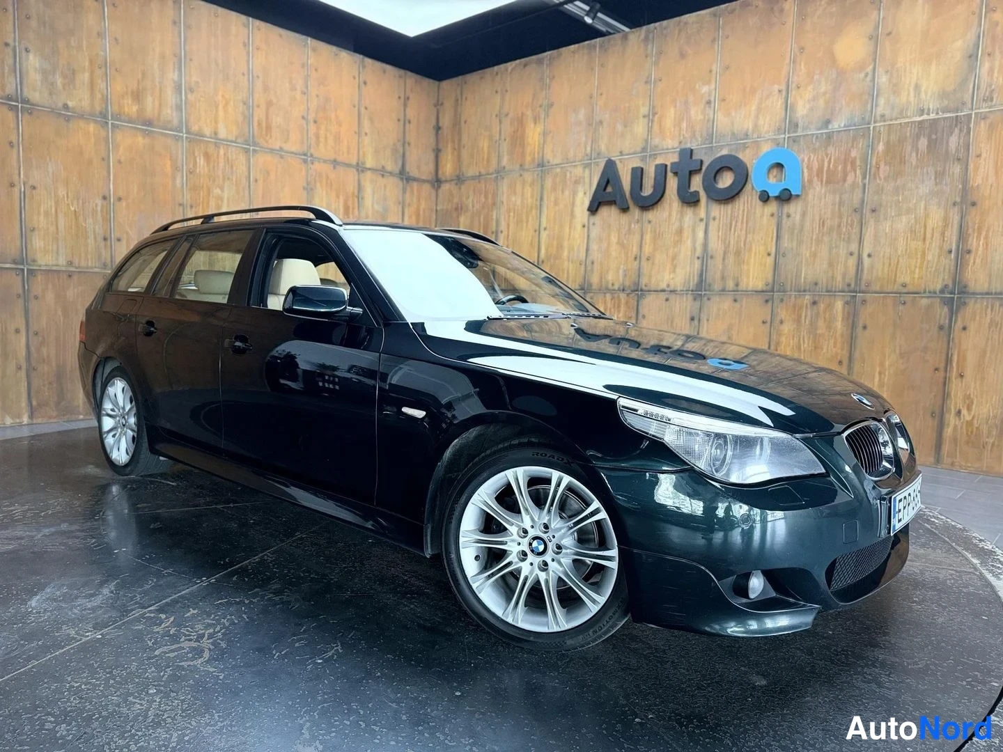 Vihreä BMW 530i xDrive 2006, etuviisto, keula oikealle, kuva 5