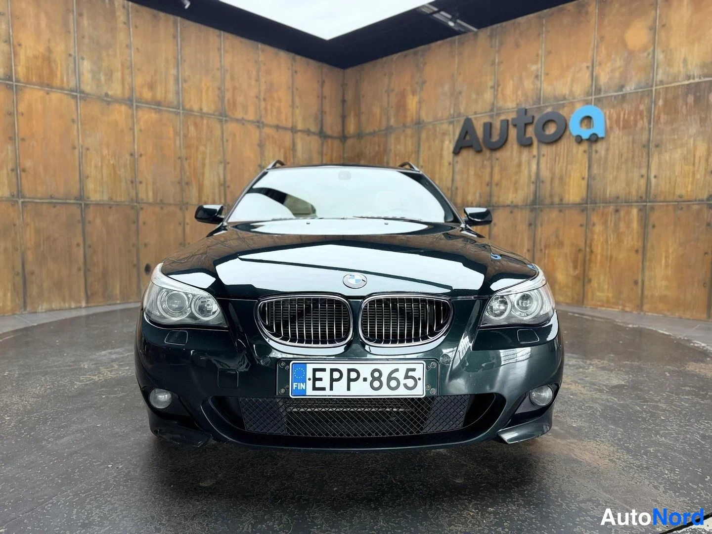 Vihreä BMW 530i xDrive 2006, edestä, kuva 7