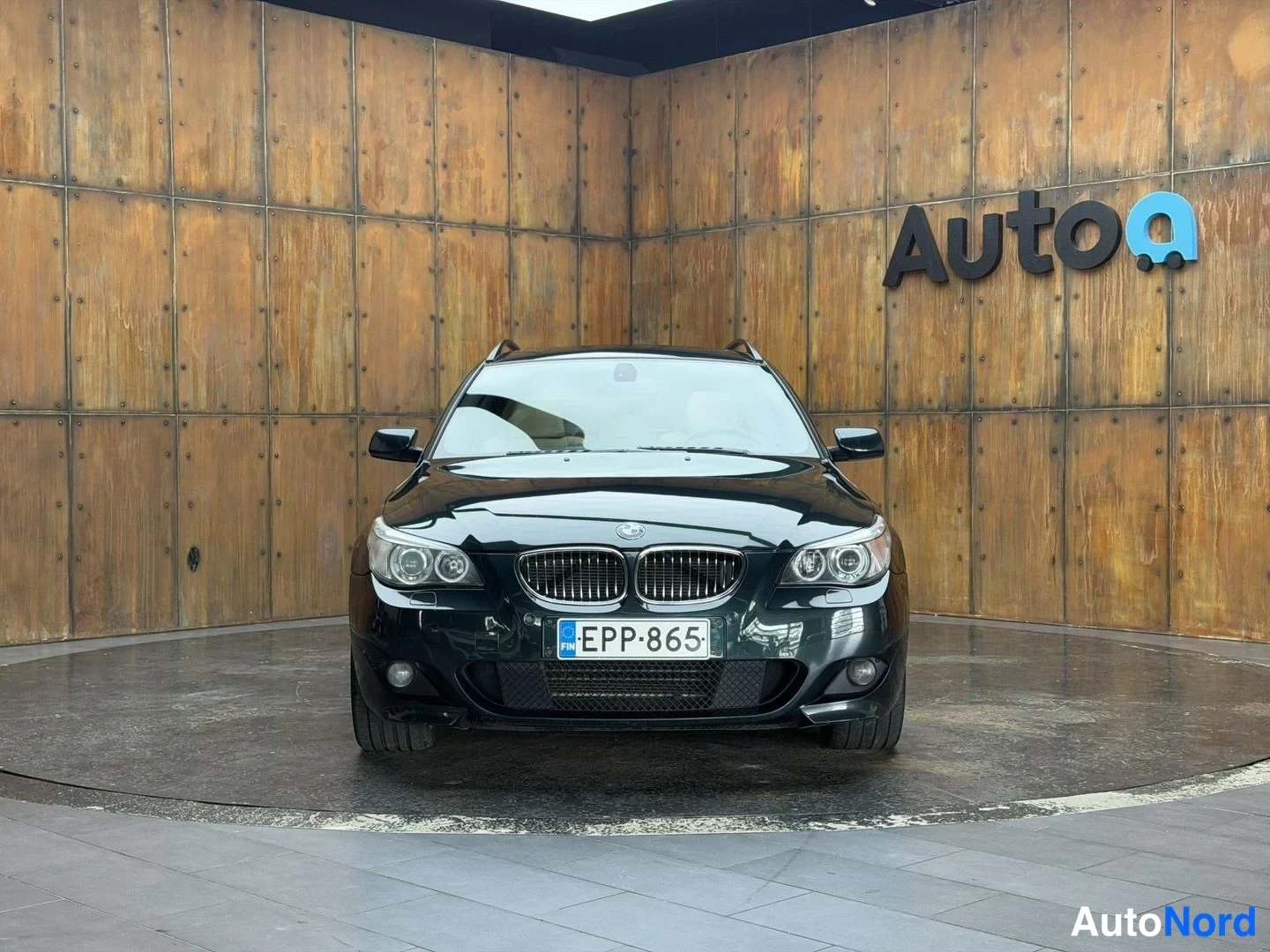 Vihreä BMW 530i xDrive 2006, edestä, kuva 8
