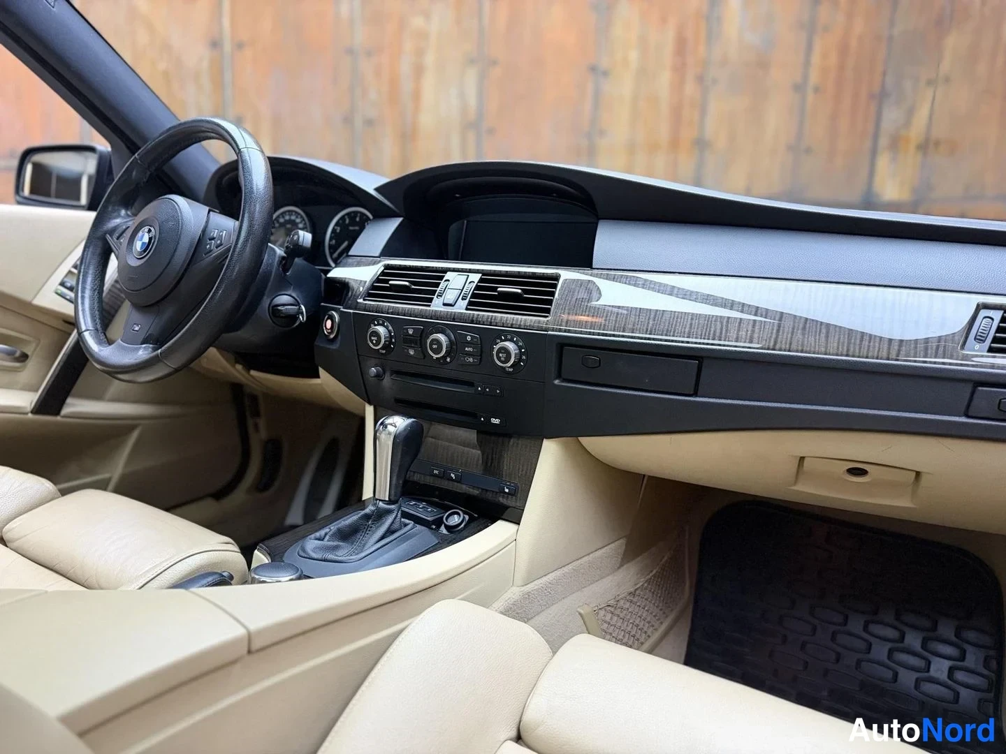 Vihreä BMW 530i xDrive 2006, ohjaamo, kuva 19