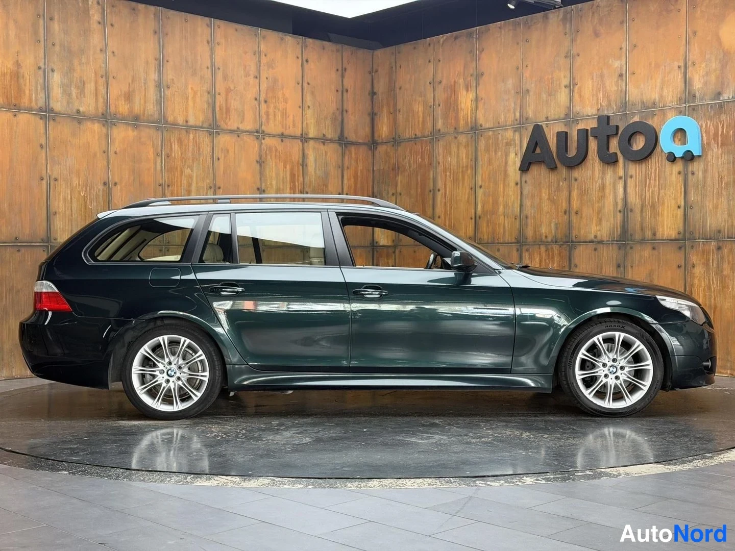 Vihreä BMW 530i xDrive 2006, sivulta, kuva 9