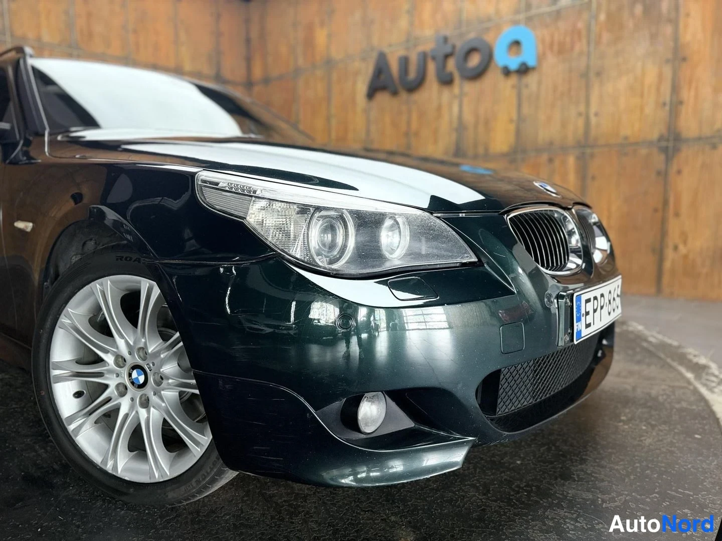 Vihreä BMW 530i xDrive 2006, etuviisto, keula oikealle, kuva 6