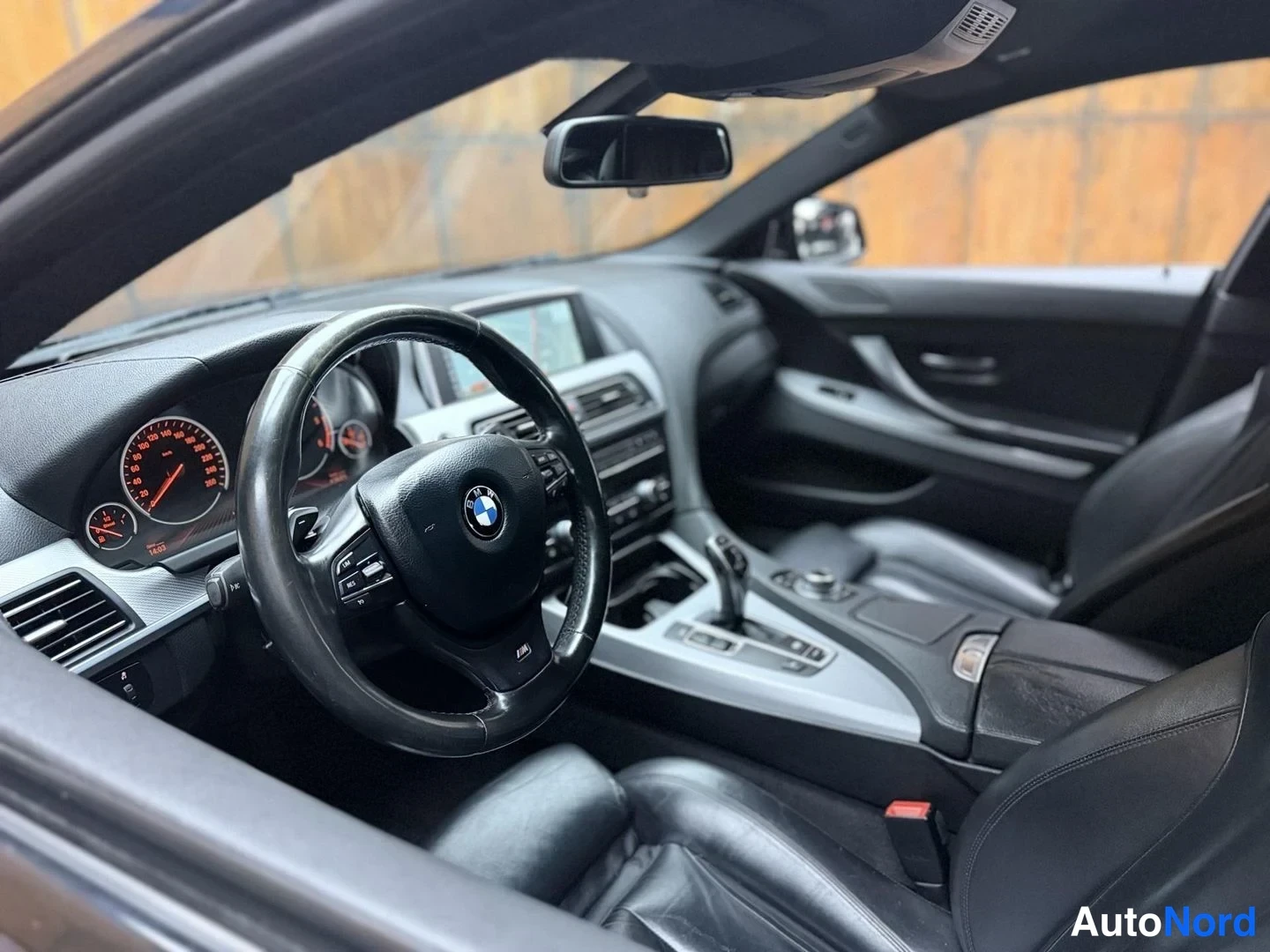 Sininen BMW 640d 2013, ohjaamo, kuva 15