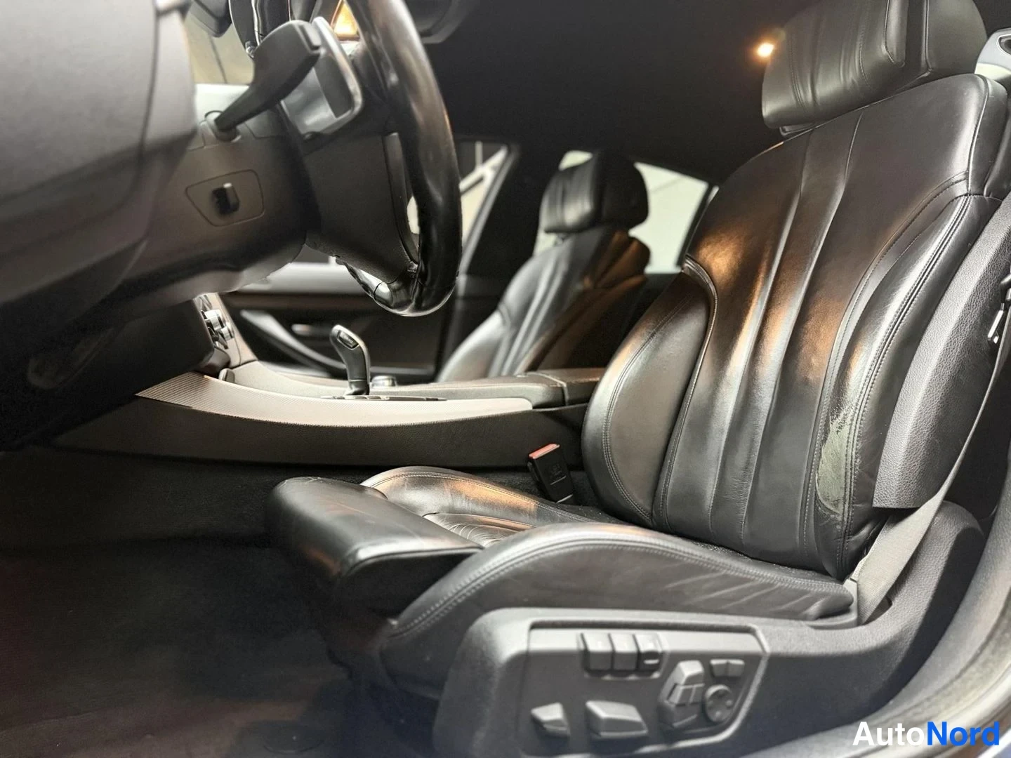 Sininen BMW 640d 2013, etuistuimet, kuva 18