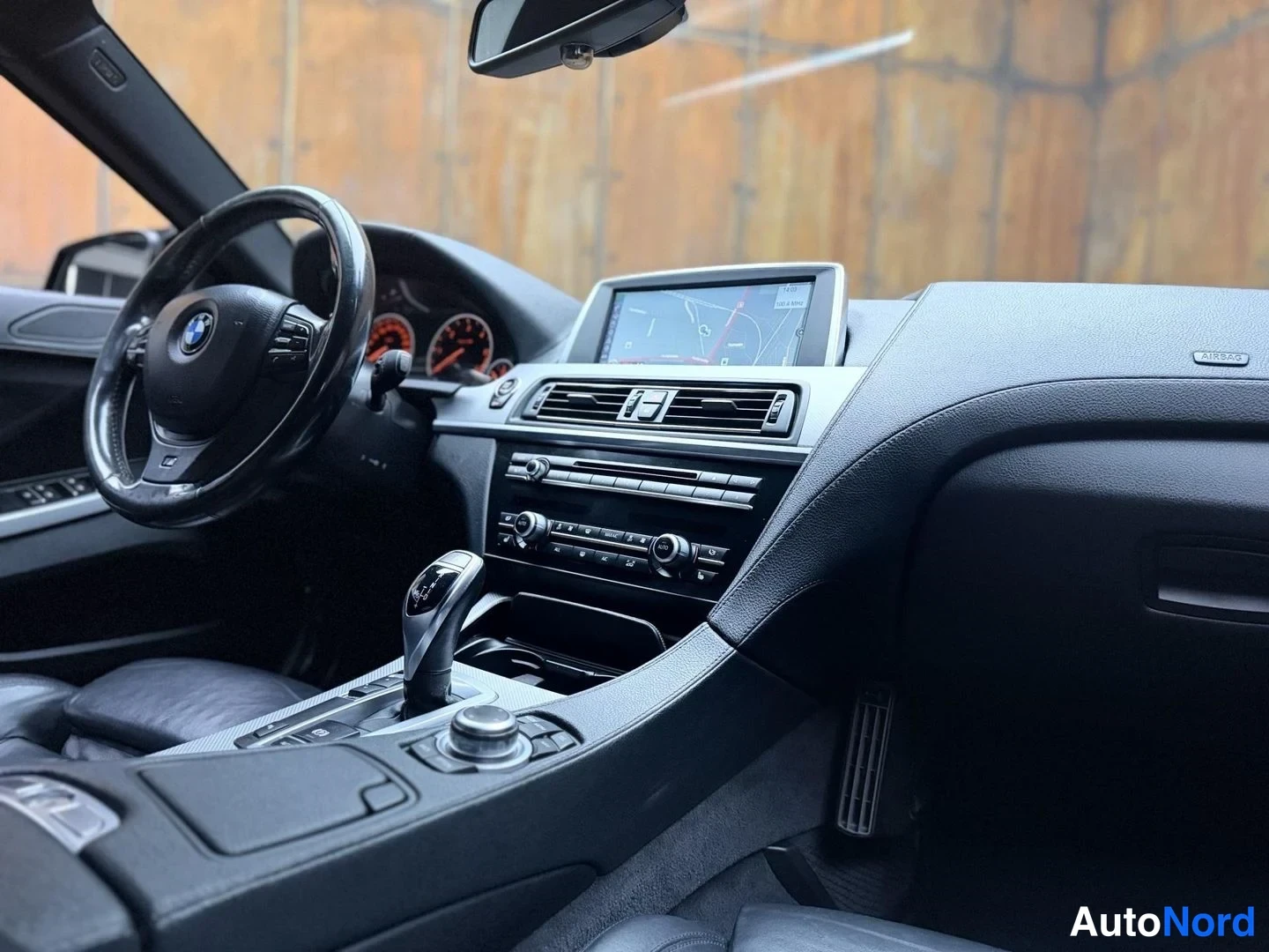 Sininen BMW 640d 2013, ohjaamo, kuva 16